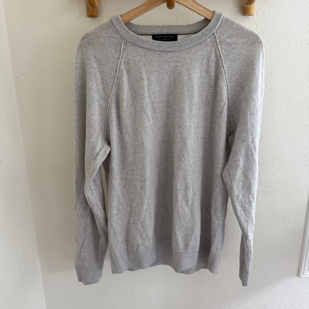 Banana Republic Heather gray 100% merino wool crew neck pullover sweater Size L